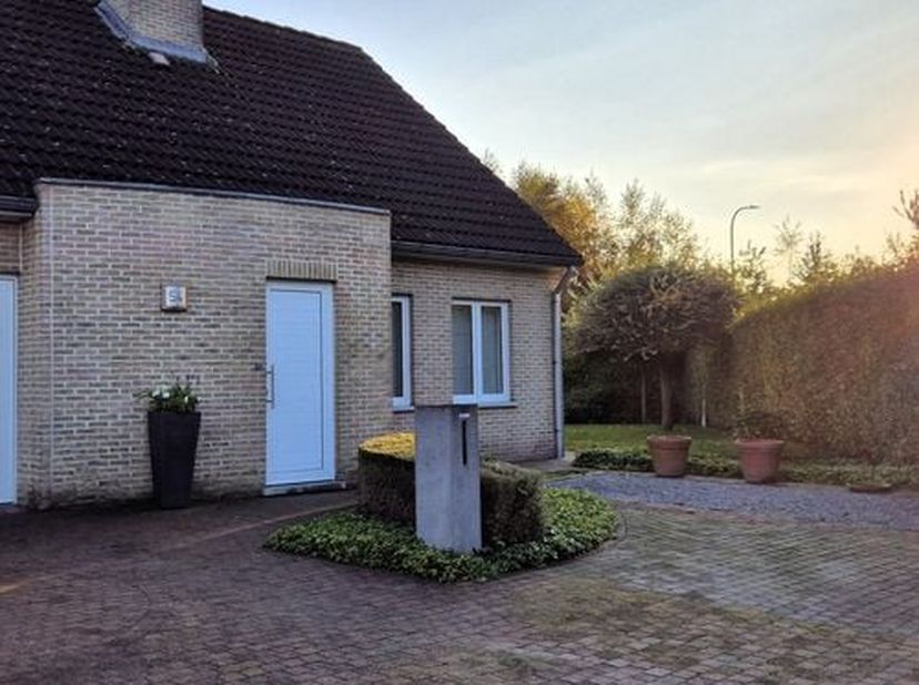 Nieuwbouw - Pastorijwoning rustig gelegen en dicht bij het centrum en winkels, 3 slaapkamers, ingebouwde keuken en garage